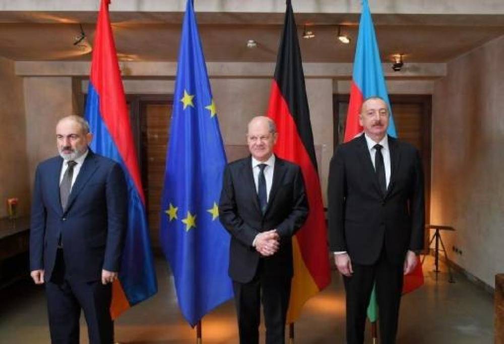 Եռակողմ հանդիպում․ Փաշինյանը հանդիպել է Օլաֆ Շոլցի եւ Իլհամ Ալիեւի հետ
