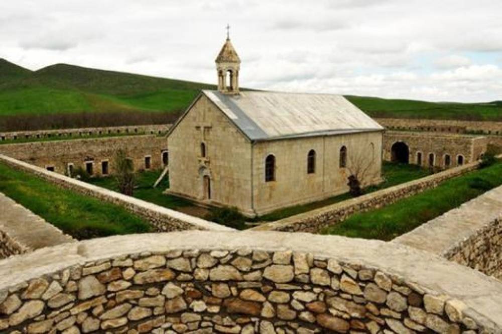 Ադրբեջանցի վանդալները Ամարասը համարում են ալբանական,Հայաստանին մեղադրում «պատմությունը կեղծելու մեջ»