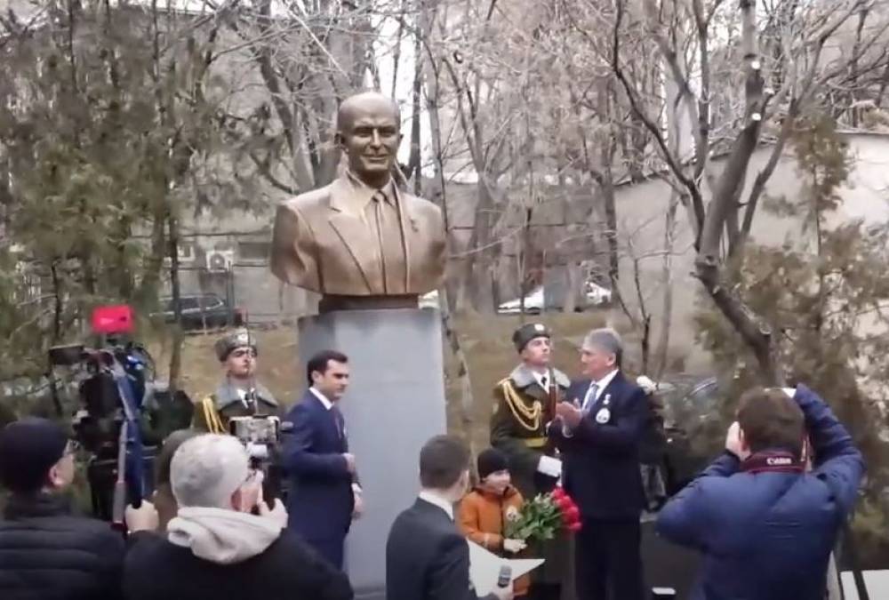 Հայ և ռուս պատգամավորները ներկա են ԽՍՀՄ հերոս, լեգենդար հետախույզ Գևորգ Վարդանյանի կիսանդրու բացմանը