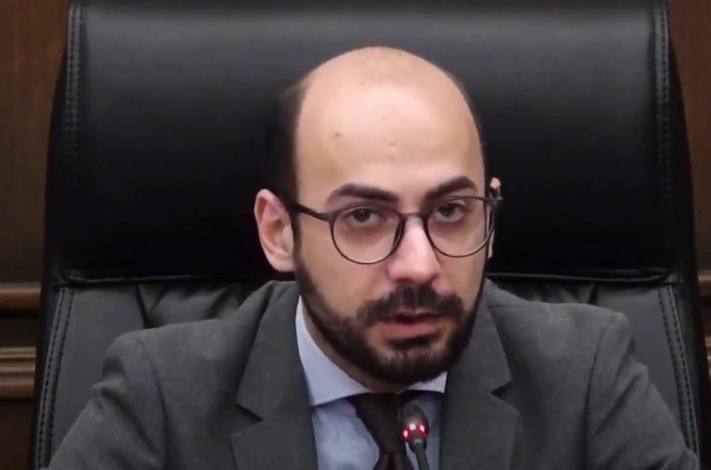Ո՛չ հերքում եմ, ո՛չ՝  հաստատում. Արթուր Հովհաննիսյանն` Ալեն Սիմոնյանի հարսի և մյուսների երաշխավորության մերժման լուրերի մասին