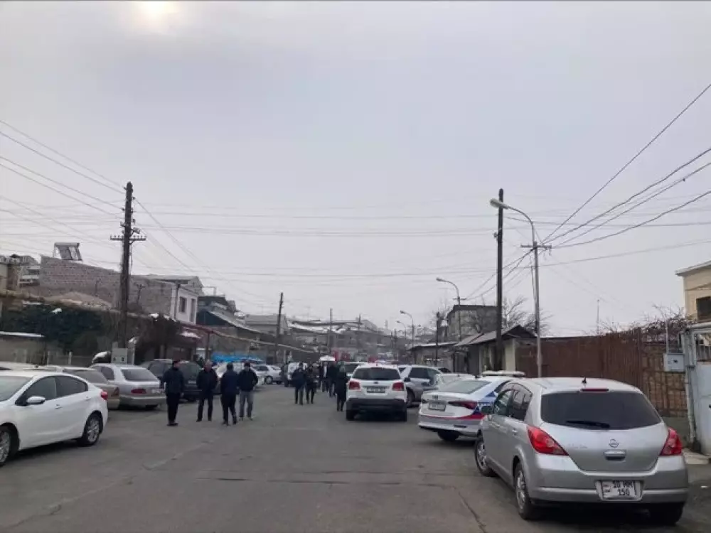 Նախնական տվյալներով` 1 կամ 2 տուն է փլուզվել, ըստ ականատեսների` 2 քաղաքացի կա փլատակների տակ(ֆոտո)
