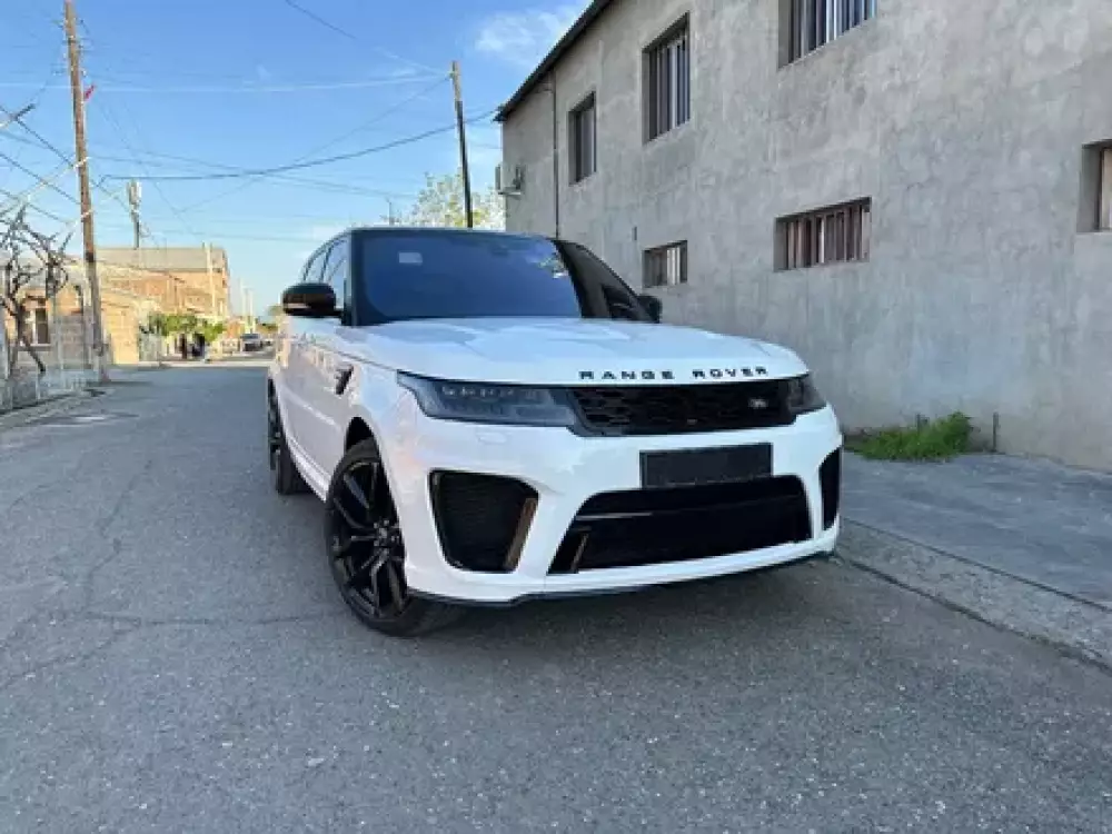 Range Rover-ում հայտնաբերվել է մի ամբողջ զինանոց. մանրամասներ