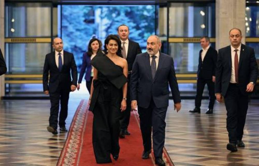 Փաշինյանը Ֆրանսիա է մեկնել տիկնոջ հետ․ այսօր նախատեսված է հանդիպում Էմանուել Մակրոնի հետ