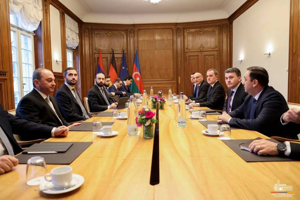 Մեկնարկել է Հայաստանի ու Ադրբեջանի ԱԳ նախարարների հանդիպումը