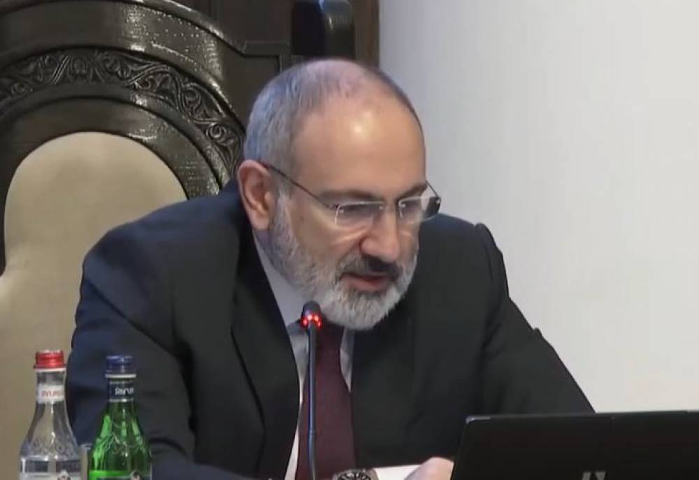 «Закон подлости», վճռական պահին երկար տողեր եկան․ Փաշինյանը ընթերցում է Մարտունիում արված ծրագրերը