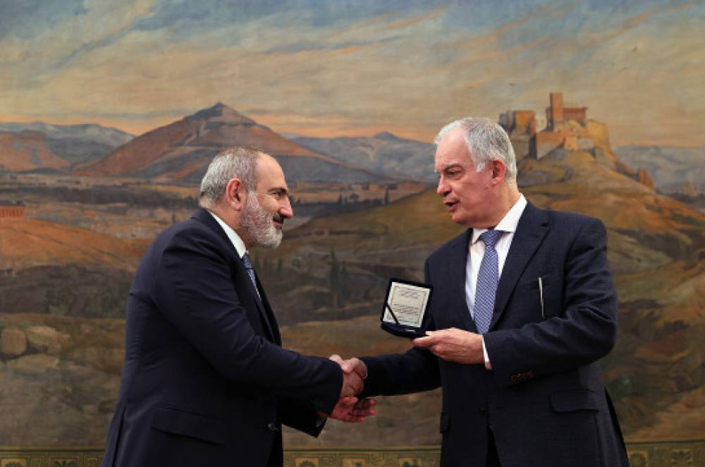 Փաշինյանին Հունաստանում ոսկե մեդալով են պարգևատրել