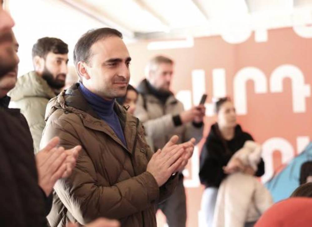 Երևանում գրքի տոնը նշվեց գրքերի բացօթյա տոնավաճառով, պոեզիայի ընթերցումներով