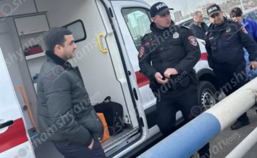 Երևանում քաղաքացիները Դավիթաշենի կամրջի վրա կանխել են 23-ամյա աղջկա ինքնասպանության փորձը