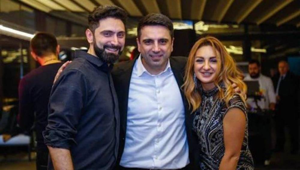 Ալեն Սիմոնյանը եղբոր և նրա կնոջ հետ լուսանկար է հրապարակել