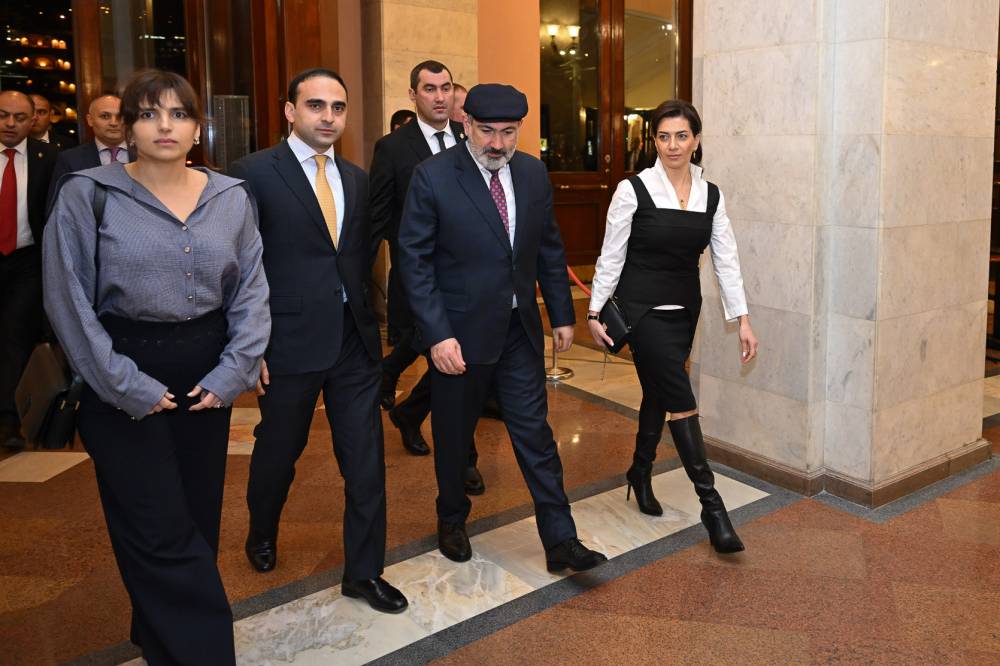 Փաշինյանն ու Ավինյանը իրենց տիկնանց հետ վայելել են Արամ Խաչատրյանի «Դիմակահանդես» բալետային սյուիտը