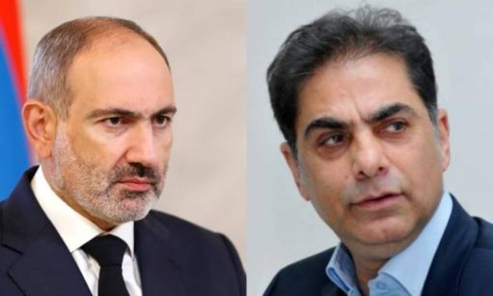 Փարիզում՝ Մակրոնի ներկայությամբ, թեժ զրույց է տեղի ունեցել Փաշինյանի և Փափազյանի միջև․ մանրամասներ
