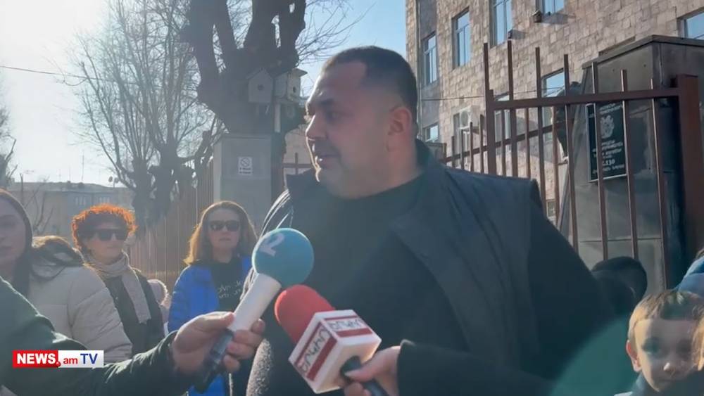 «Դպրոցը քանդվում է, ուսուցիչները հեռանում են». Երևանի թիվ 130 դպրոցի աշակերտների ծնողների բողոքի ակցիան (տեսանյութ)