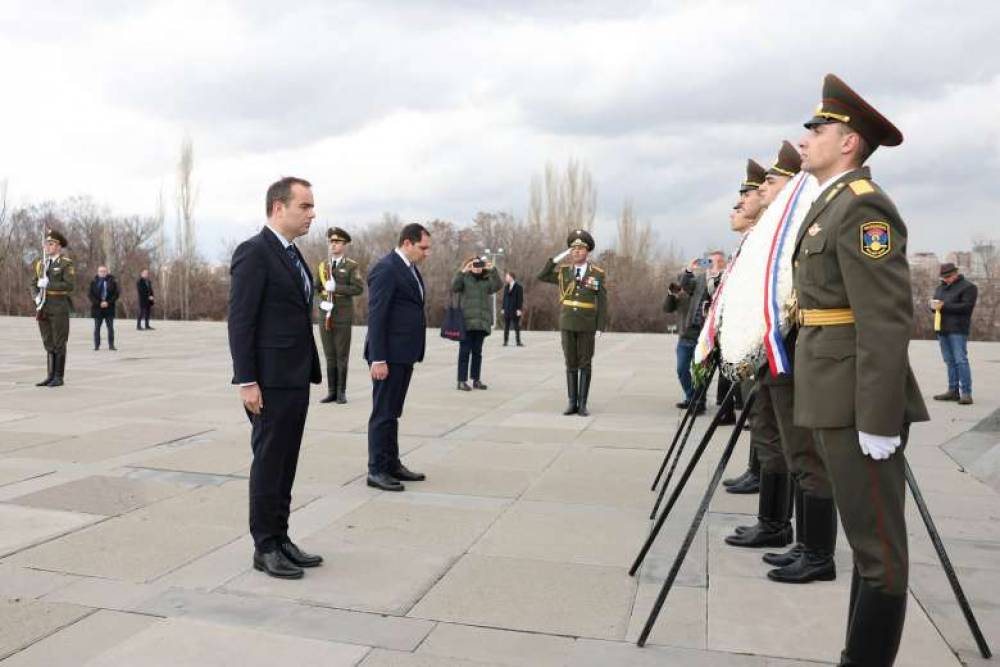 Սուրեն Պապիկյանը և Սեբաստիան Լըկորնյուն այցելել են Հայոց ցեղասպանության զոհերի հուշահամալիր