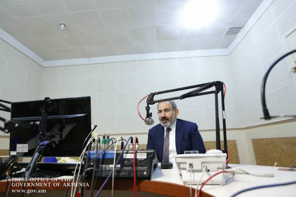 Փաշինյանի այցից առաջ Հանրային ռադիոյում հավաքել են կրակմարիչները․ «Հրապարակ»