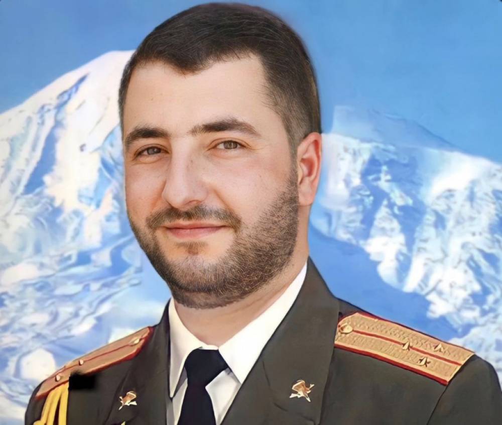 «Անսահման բարի էր, իրեն նեղություն տալով անգամ կօգներ ուրիշին». կապիտան Հրաչյա Մակարյանը զոհվել է հոկտեմբերի 14-ին Վարանդայում