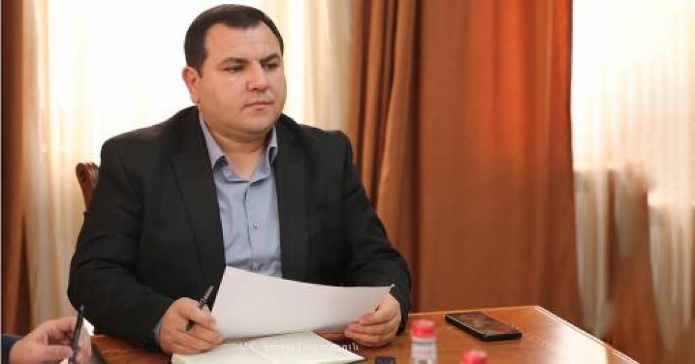 Էկոնոմիկայի նախարարությունում աղմկահարույց գործով կալանավորված Տարոն Մարտիրոսյանը չի ընդունում մեղքը
