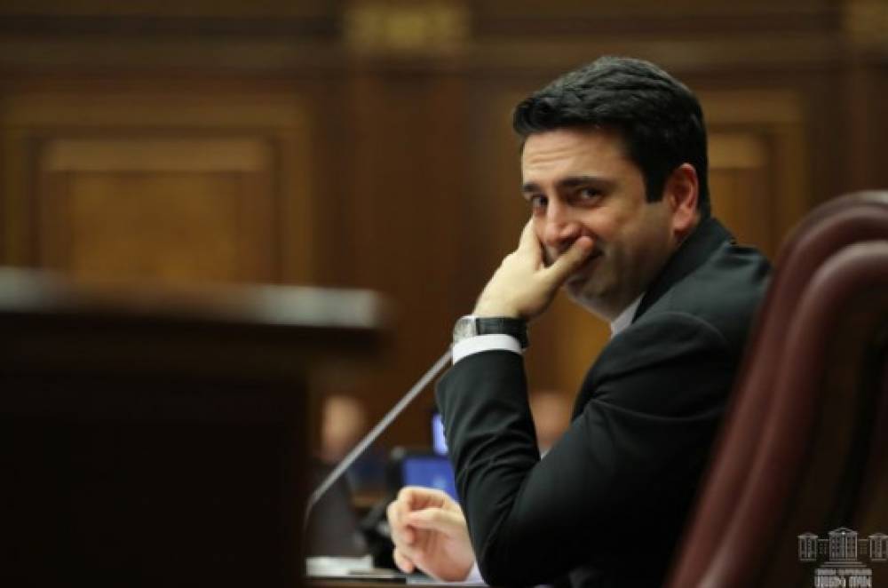 «Իմ խաչը ծանր է, ցավոք ՀՀ-ում գրեթե տենց թեմա չկա, որի հետ ես կապ չունեմ». Ալեն Սիմոնյան