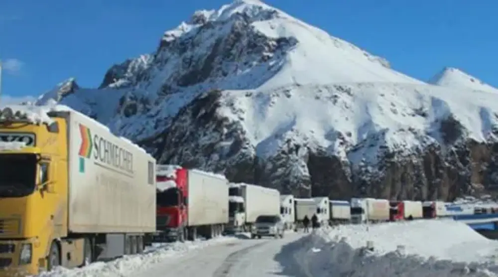 «Վերին Լարս» անցակետի մոտ շուրջ 300 հայկական բեռնատար կա կուտակված