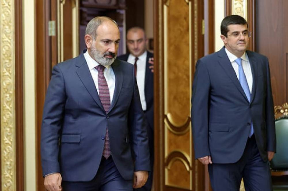 «Չնայած նախագահ չեմ, մեկ է, էլի ինձ հետ է ճշտումներ անում». Արցախի պատգամավորը՝ Արայիկ Հարությունյանի և Նիկոլ Փաշինյանի հեռախոսազրույցի և Արցախում «հեղաշրջման համաձայնության» մասին