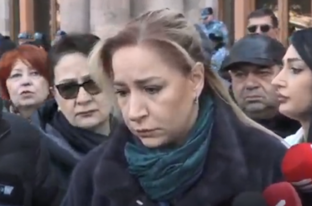 Մեր տված հարկերի հաշվին իրենք ցոփ ու շռայլ կյանք են վարում, որ երկիր ուզում՝ գնում են ընտանիքներով. տնտեսվարողների բողոքի ցույցը շարունակվում է