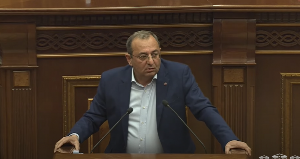 Սա հերթական պոպուլիստական քայլն է, որով քաղաքական մեծամասնությունը փորձում է ՀՀ-ն դնել նոր հարվածների տակ. Մինասյանը՝ ԵՄ-ին անդամակցելու գործընթացի մասին