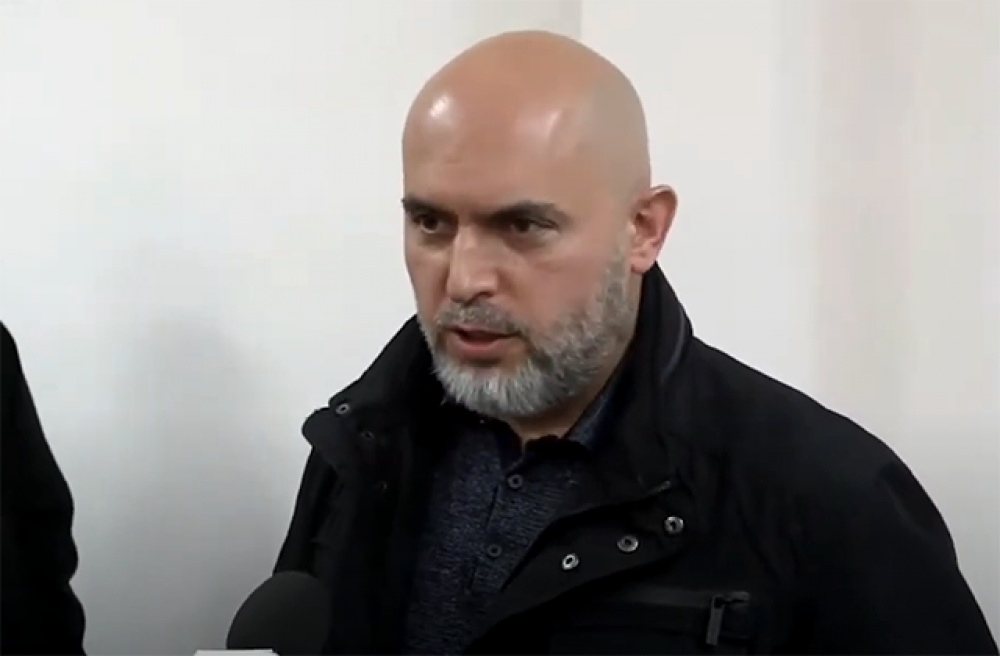 «А теперь я Наташа» մասկարադը չի աշխատում, քանզի գլխաշորի տակից ակնբախ են «Գյուլչատայի» դիմագծերը․ Արմեն Աշոտյան