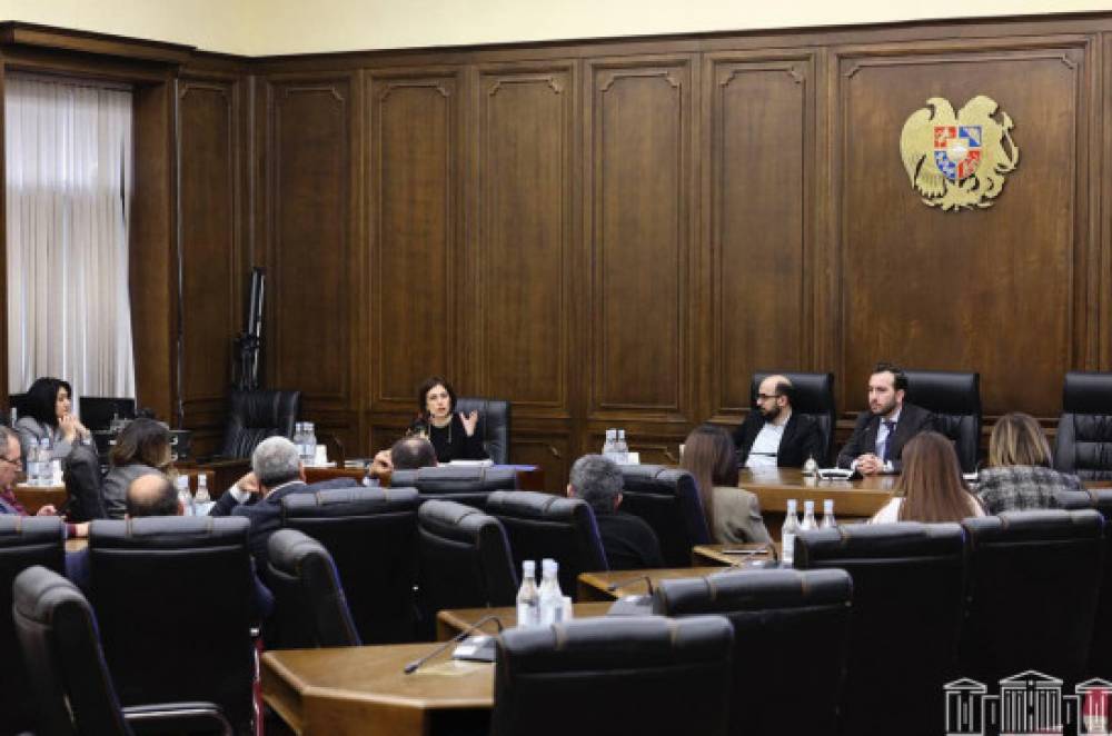 ՔՊ-ականներն Անահիտ Ավանեսյանի հետ առողջության համապարփակ ապահովագրության ներդրման վերաբերյալ հարցեր են քննարկել