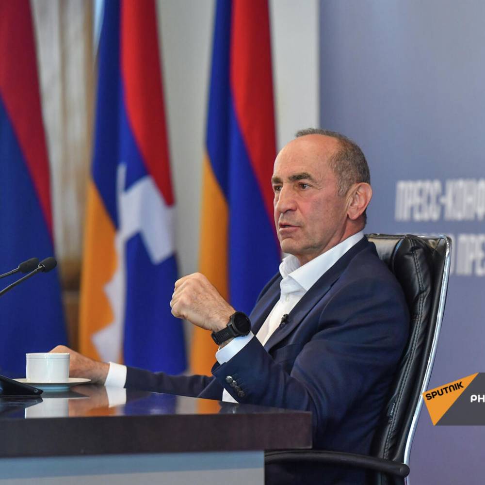«Ես «չեմ ձգում», պրոբլեմ կա»․ Քոչարյանը պատմեց Արայիկ Հարությունյանի հրաժարականի մասին