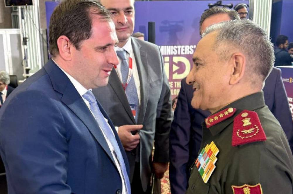 Պապիկյանը կարճատև զրույց է ունեցել Հնդկաստանի ԶՈւ գլխավոր շտաբի պետի հետ