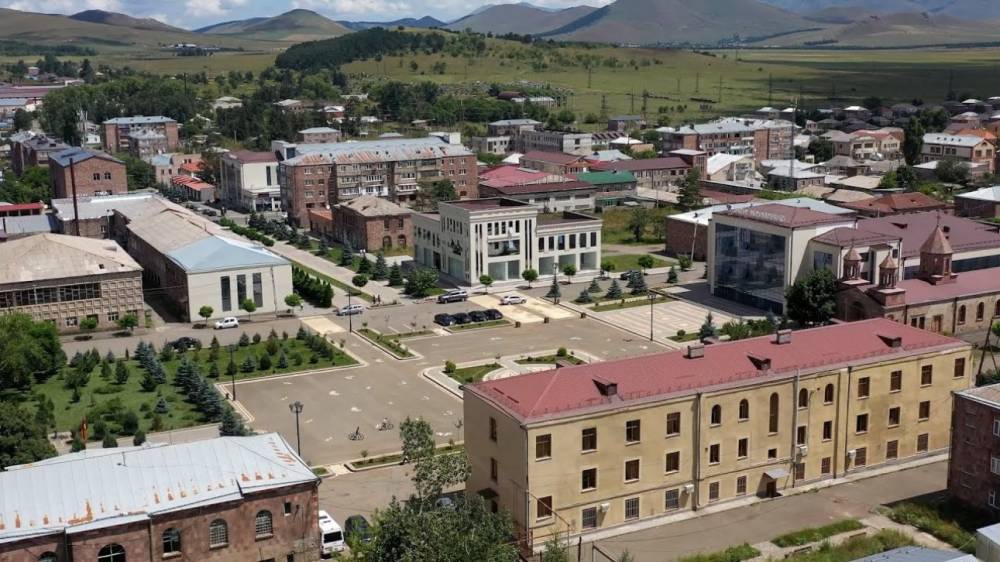 Կարեն և Սամվել Կարապետյանների նախաձեռնությամբ 2017-2019 թթ. հիմնովին նորոգվել է Տաշիրի հրապարակն ու քաղաքային այգին (Տեսանյութ)