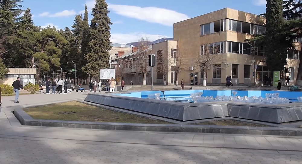 Թոշակառուն գիտի իր գումարը ոնց ծախսի, իրենք չգիտեն, որովհետև իրենցը միլիոններ են, մերը 10,000 դրամ․ տավուշցիների արձագանքը՝ կառավարության անդամների պարգևավճարներին (տեսանյութ)