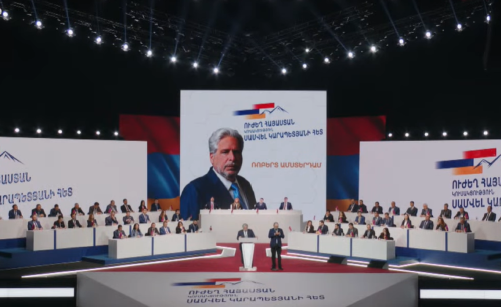 Այսօր այստեղ և հունիսին՝ քվեախցիկներում ուժեղ արձագանք է անհրաժեշտ, միայն Սամվել Կարապետյանի ձեռքերում եկեղեցին կլինի ապահով, իսկ պատանդները կվերադարձվեն. Ռոբերտ Ամստերդամ