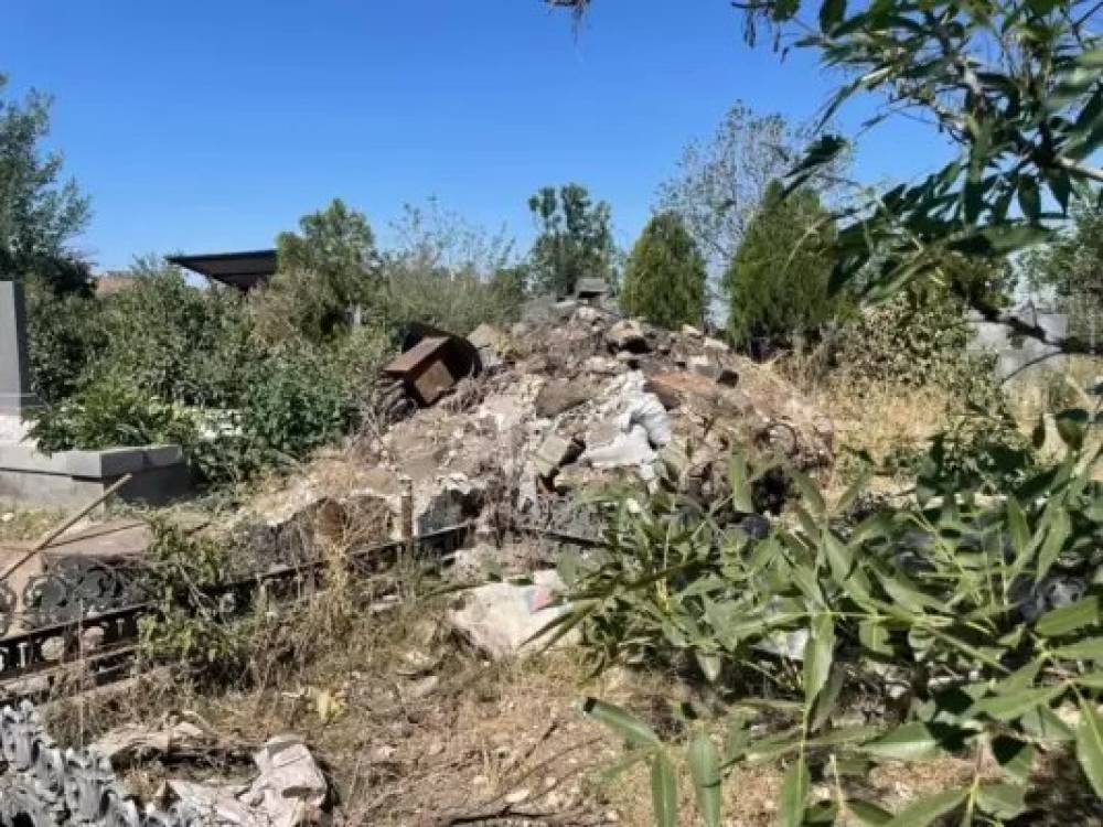 Երևանում կինը հայտնաբերել է, որ իրենց ընտանիքին պատկանող գերեզմանոցում այլ անձի են հուղարկավորել