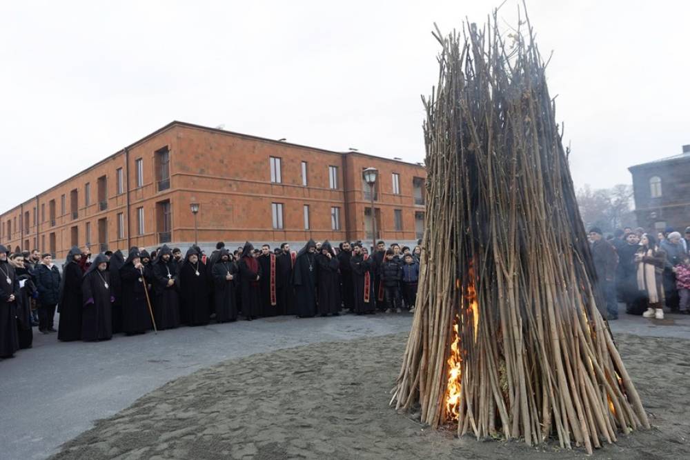 Միասին հաղթահարել փորձությունները և թոթափել անցյալի ծանրությունը. Հայ առաքելական եկեղեցին նշում է Տեառնընդառաջը