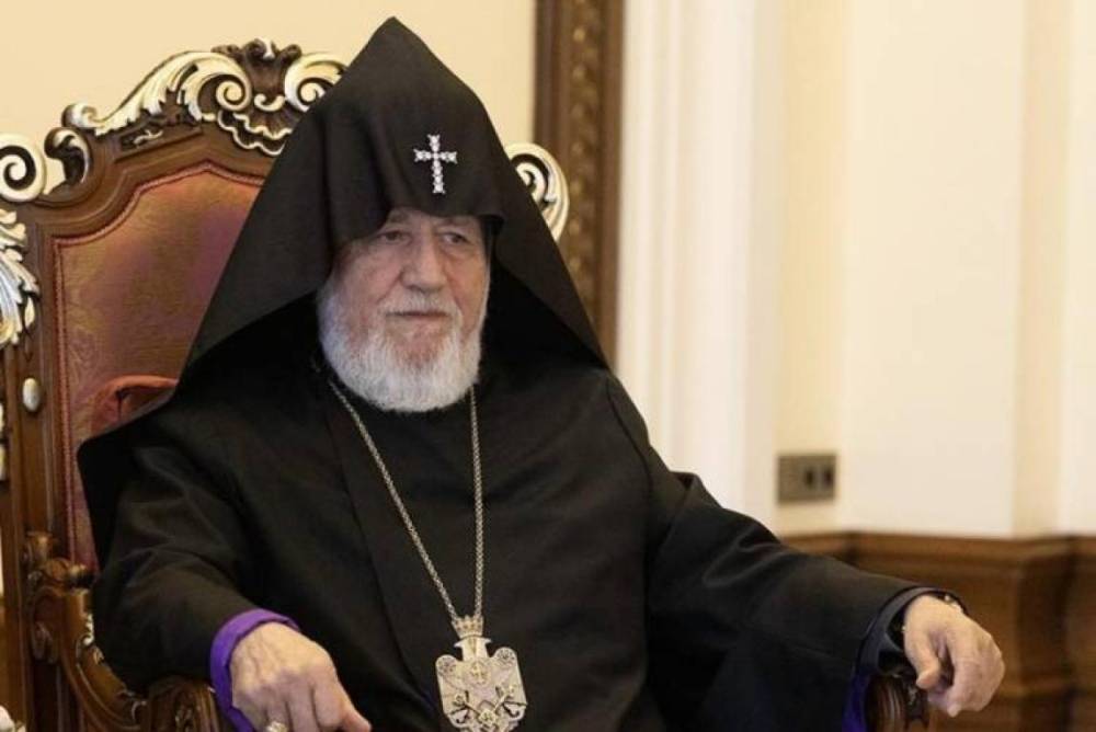 Վեհափառին կալանավորելու սպառնալիք-մեսիջներ փոխանցում Մայր Աթոռին․ «Հրապարակ