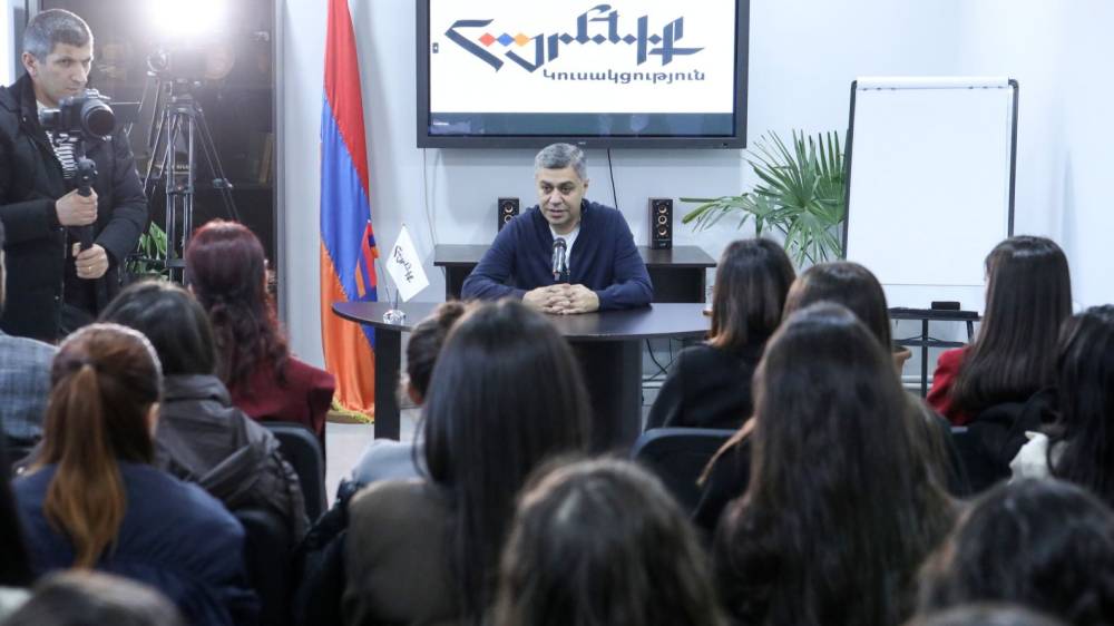 Հենց երիտասարդների ակտիվությունն ու նախաձեռնողականությունն են Հայաստանի ապագայի հենասյունը. Արթուր Վանեցյան