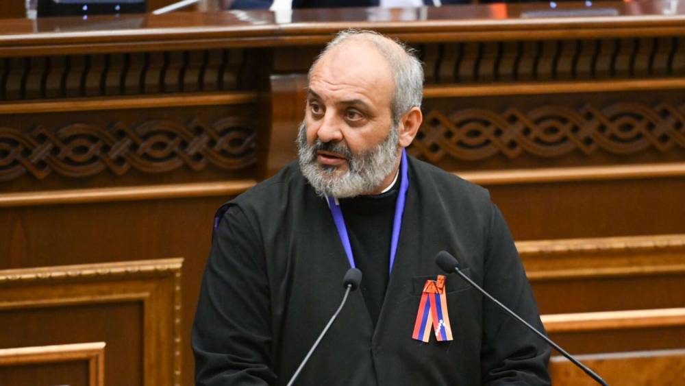 Բագրատ սրբազանը բնակության հասցե չի տրամադրում դատարանին․ «Հրապարակ»