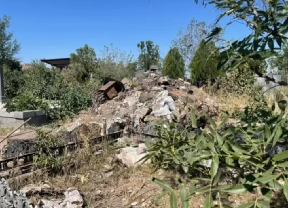 «Զեյթունի» գերեզմшնատանը կինը հայտնաբերել է, որ իրենց ընտանիքին պատկանող գերեզմшնոցում այլ անձի են հուղարկավnրել