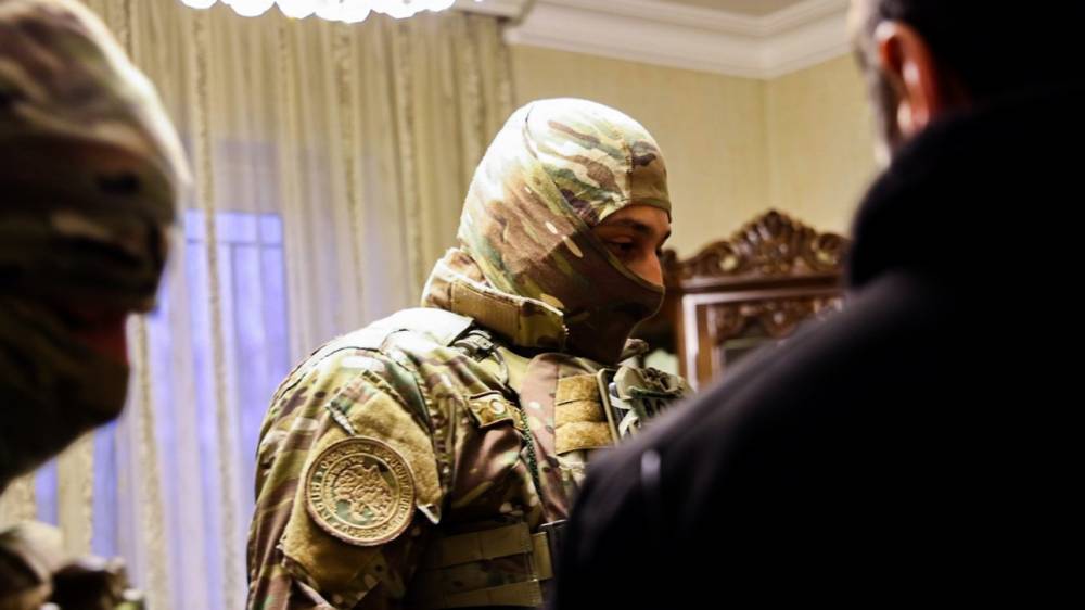 Քրեական ոստիկանները հանցավոր խումբ են բացահայտել. կատարվել են մեծամասշտաբ խուզարկություններ, կան ձերբակալվածներ