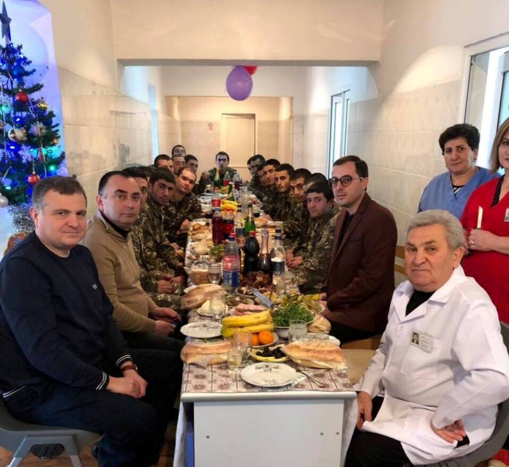 Արցախի առողջապահության նախարարը շնորհավորել է զինծառայողներին