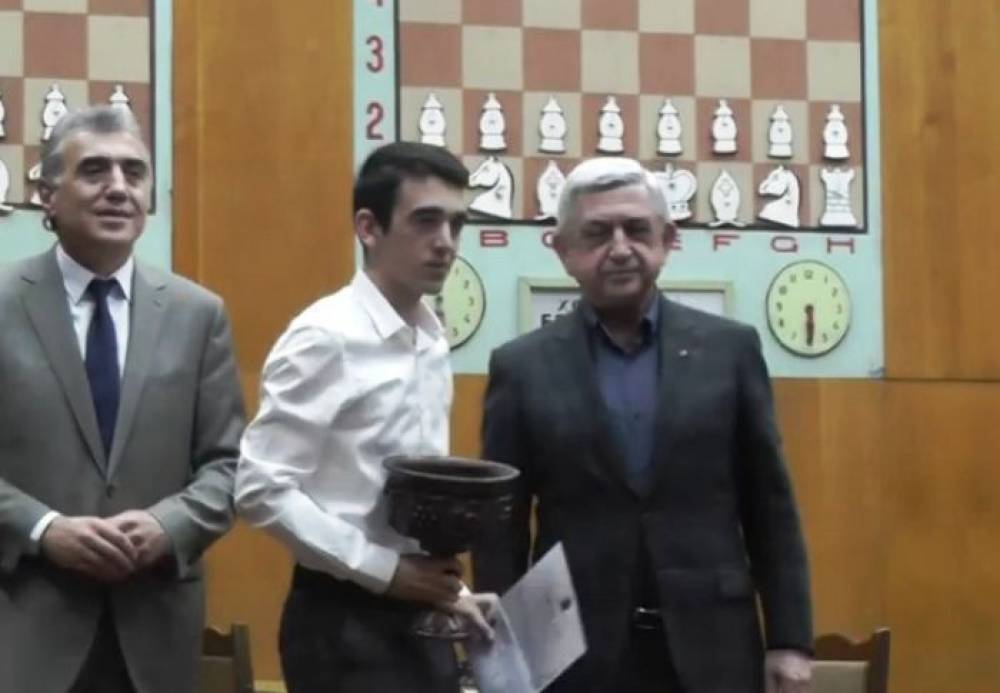 Հայկ Մ. Մարտիրոսյանն՝ արագ շախմատի Հայաստանի չեմպիոն, պարգեւատրեց Սերժ Սարգսյանը