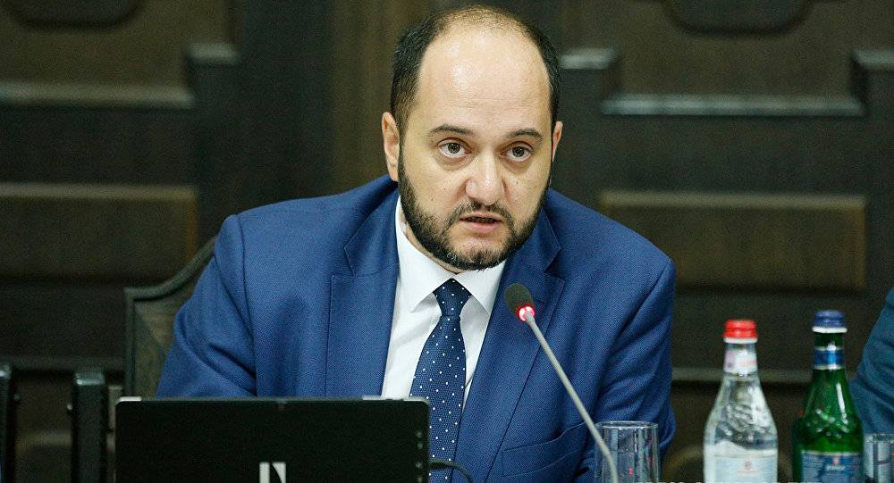 Ստորև ներկայացվածը սուտ է, դասերը կմեկնարկեն սահմանված ժամկետու.Արայիկ Հարությունյան