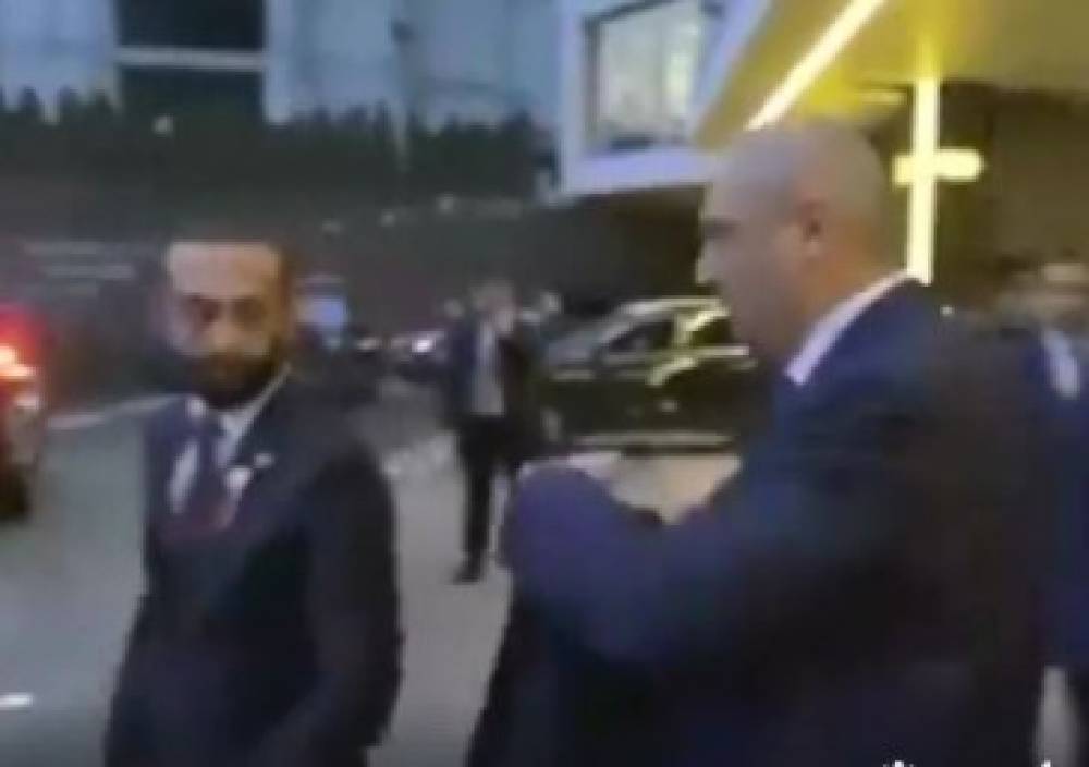 Պրոստո` էդ ախրանիկդ էլ ա` վրեդ մեծ
