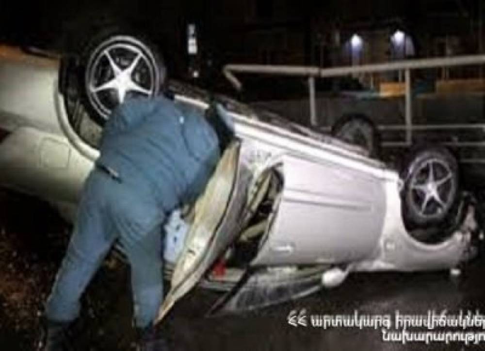 Ոսկեպարի ոլորաններում «Mercedes GL550»-ը գլխիվայր շրջվել է
