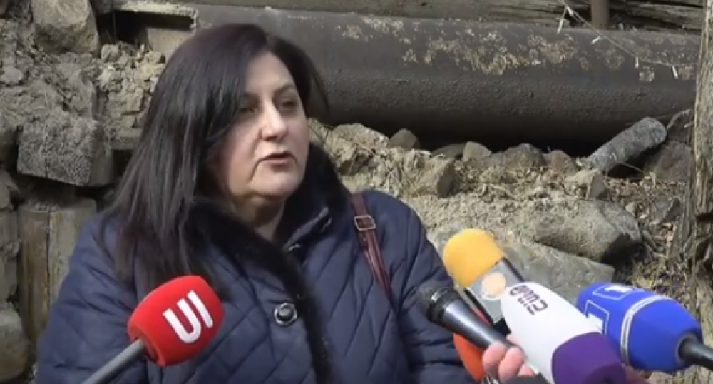 Արամի 23 հասցեում փլուզման հետևանքով անտուն մնացած բնակչուհին  օգնություն է խնդրել Փաշինյանից և Մարությանից