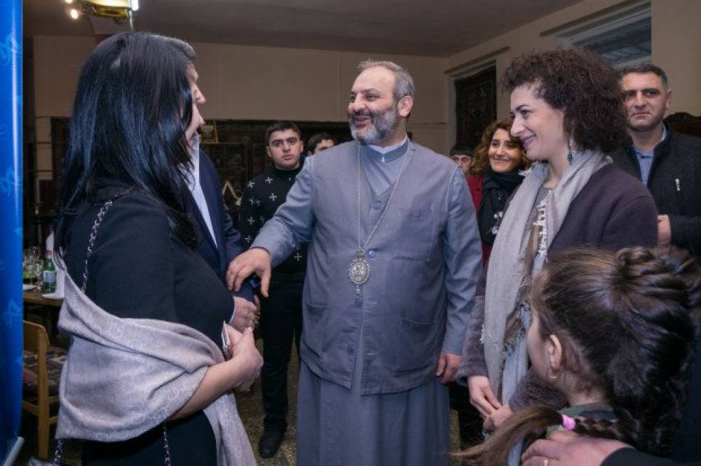 Աննա Հակոբյանը ճաշել է Տավուշի մարզից զոհված զինծառայողների զավակների հետ