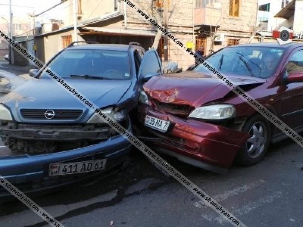 Ավտովթար Երեւանում. «Երեւան սիթիի» հարեւանությամբ բախվել են Opel-ները