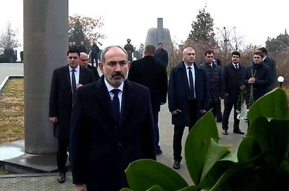 Հայաստանի քաղաքական ու զինվորական էլիտան այցելել է Եռաբլուր (ուղիղ)