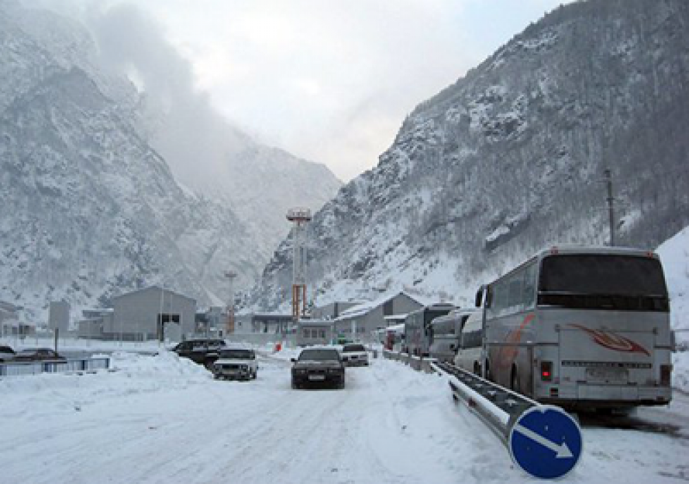 Լարսի ճանապարհը բաց է միայն մարդատար մեքենաների համար. ռուսական կողմում կուտակված է 820 բեռնատար