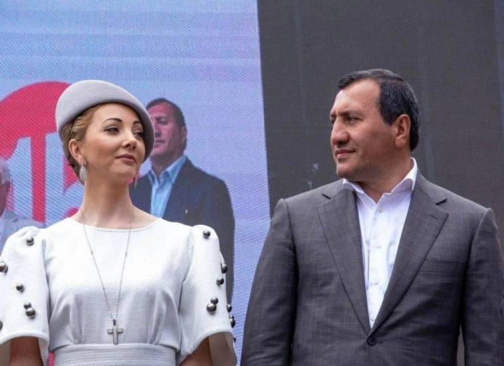 Որ երկրում են Արզաքանցյանն ու կինը տոնել Ամանորը․(լուսանկար)